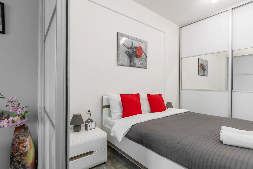 Светлые апартаменты около Dana Mall