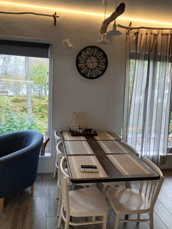 Дом на берегу озера