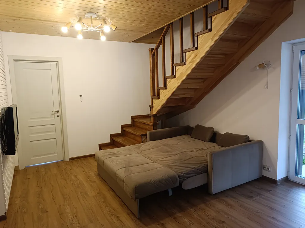 Дом в лесу у озера