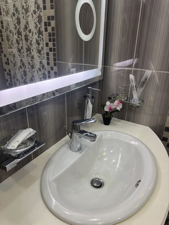 Элитная квартира с джакузи и прекрасным видом на город в самом центре