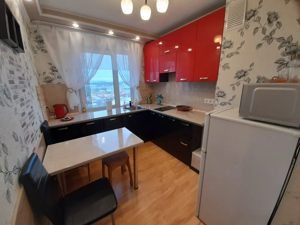 Квартира с балконом и видом на город