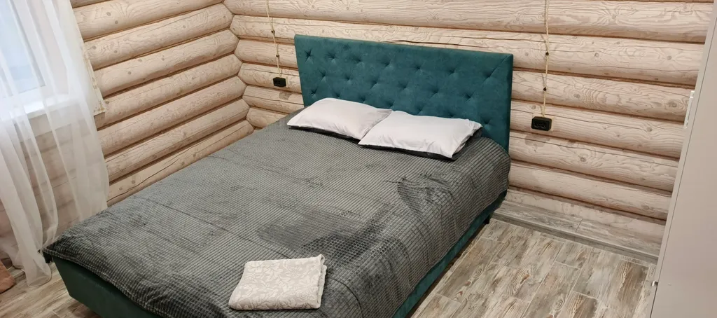 Срубовый дом на берегу Волги