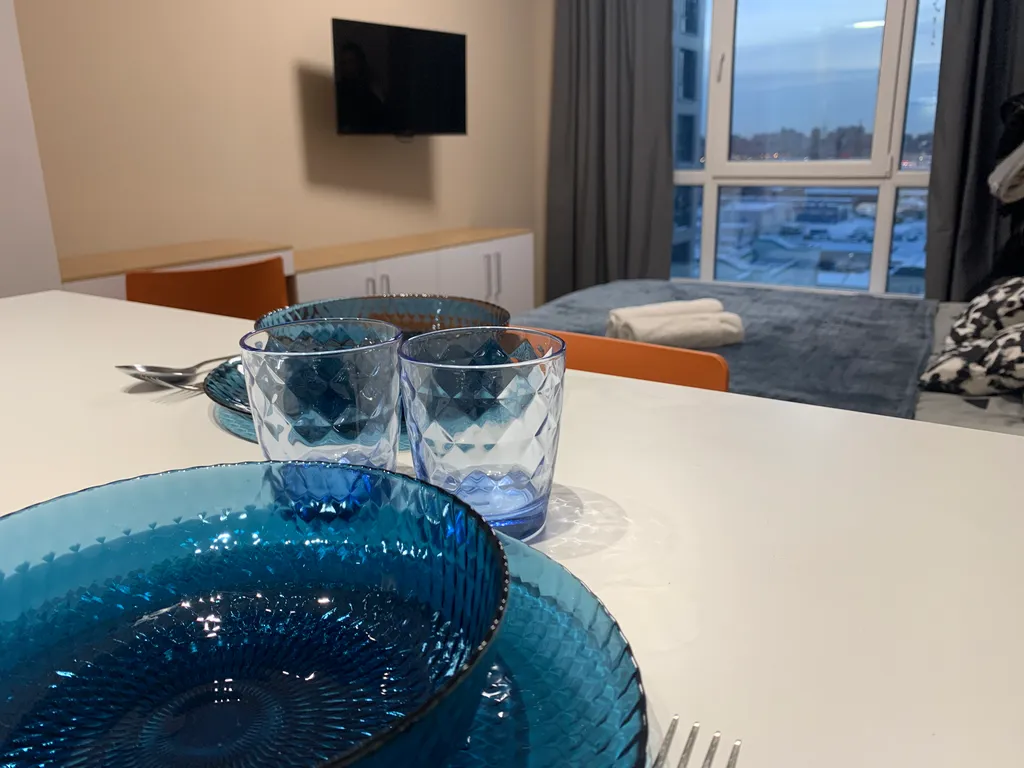 Апартаменты у метро с кухонной зоной и панорамными окнами