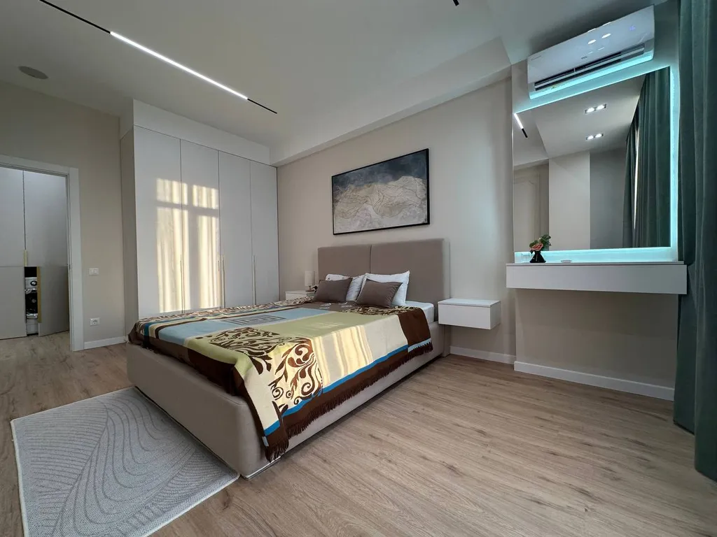 Continental apt near complex Vefa center