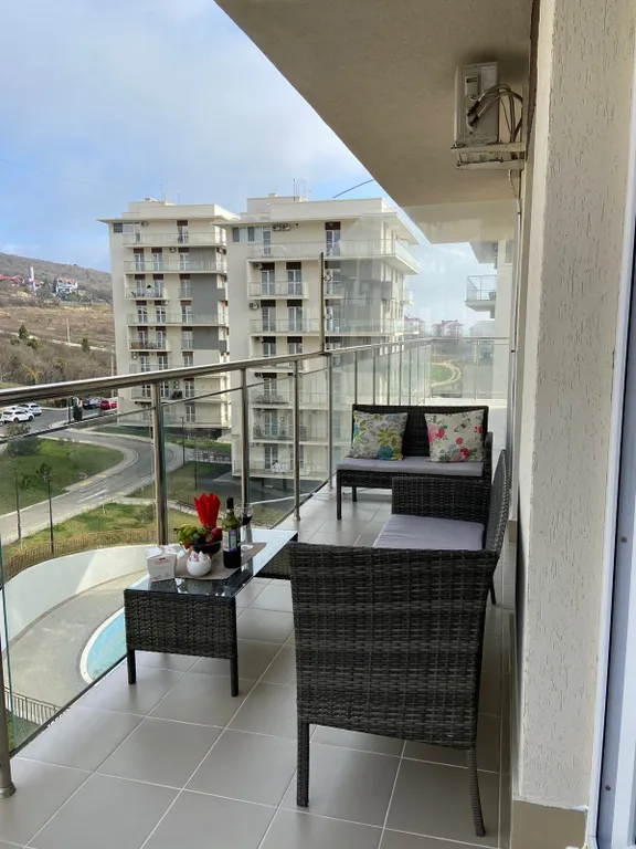 Квартира Уютная евро однушка с видом на бассейн — Варваровка