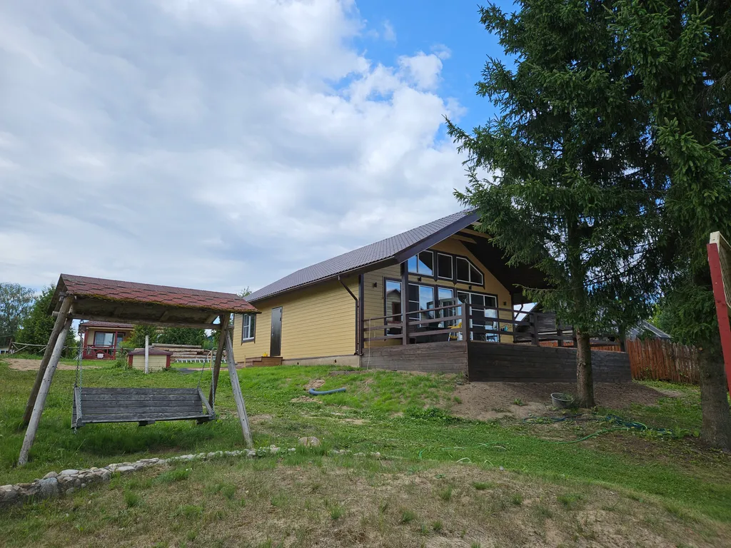 Коттедж с большой террасой на берегу Селигера