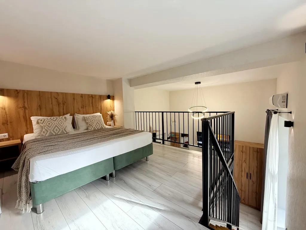 Апартаменты двухуровневые 3 минуты до пляжа