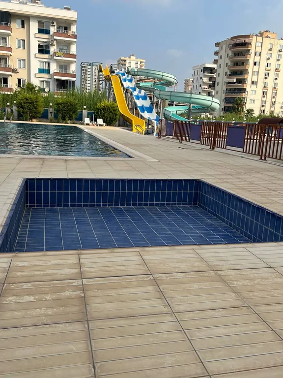 Квартира на Средиземном море с бассейном и горками