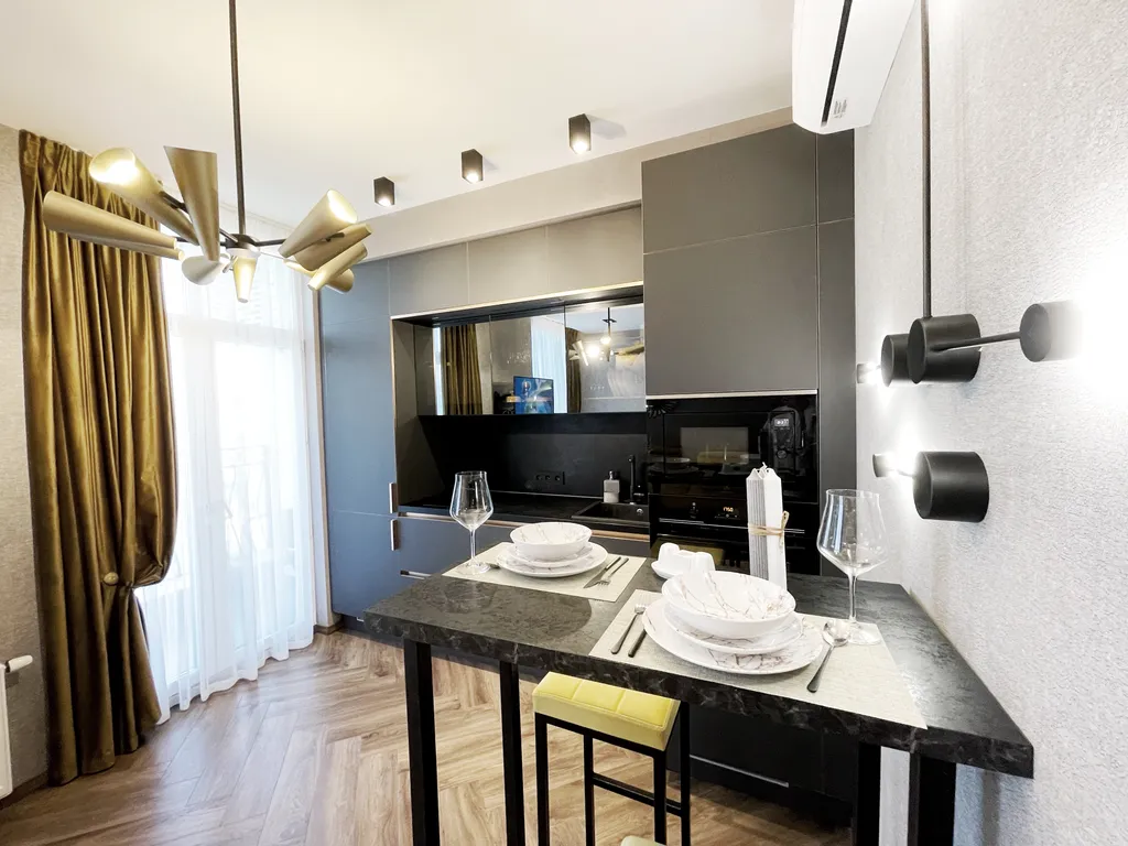 Шикарная квартира с панорамным видом и бассейном