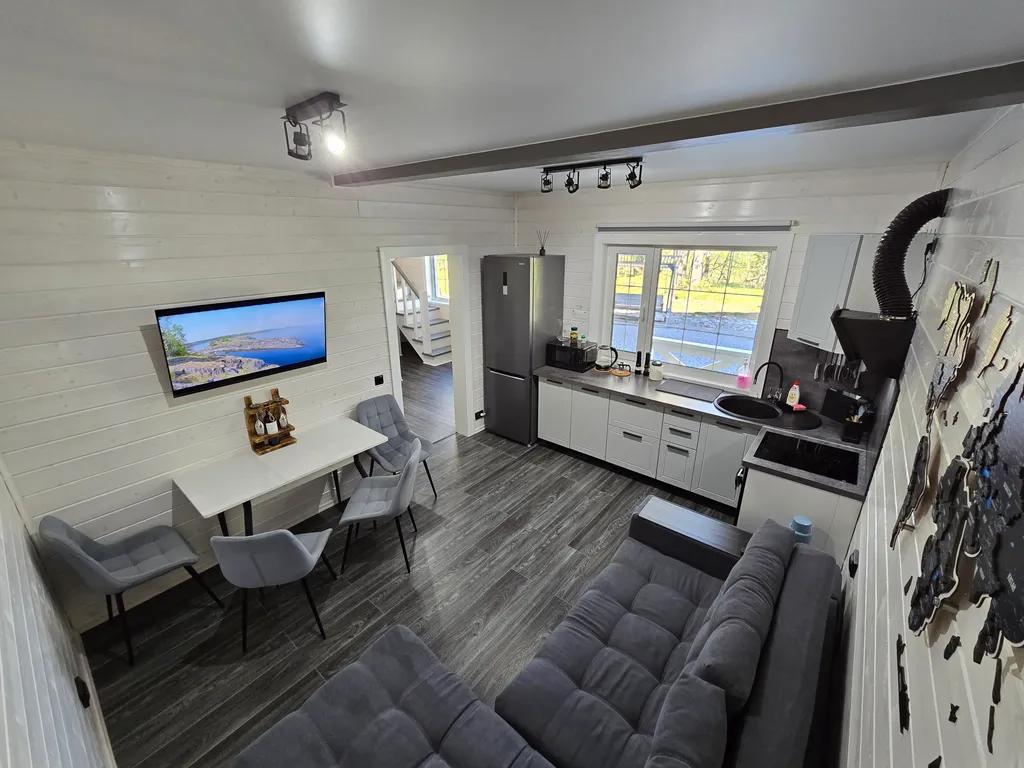 Двухэтажный дом с жаркой сауной у Ладожского озера