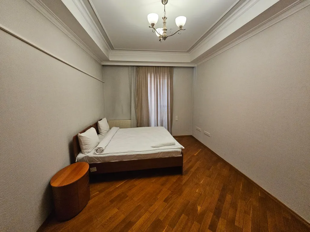 Квартира около кинотеатра Низами