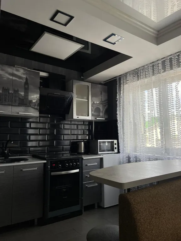 Сдаётся 3 комнатная квартира в самом центре города