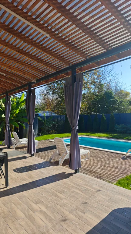 Коттедж Вилла Банана, дом с подогреваемым бассейном и баней в черте города — Елизаветинская