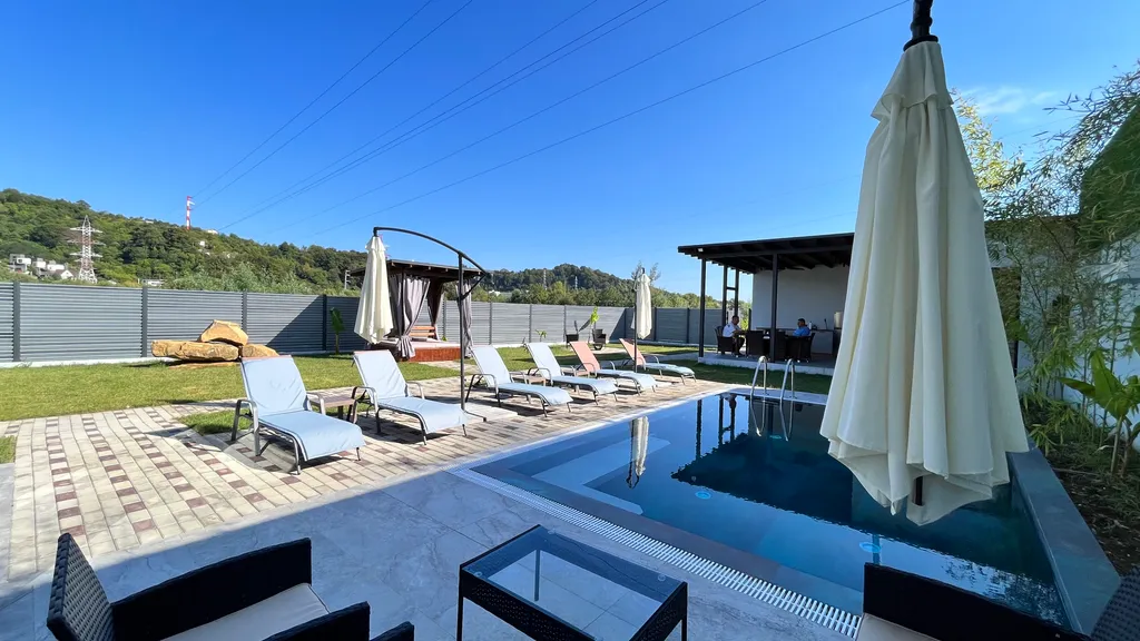 Коттедж с баней, бассейном и бунгало