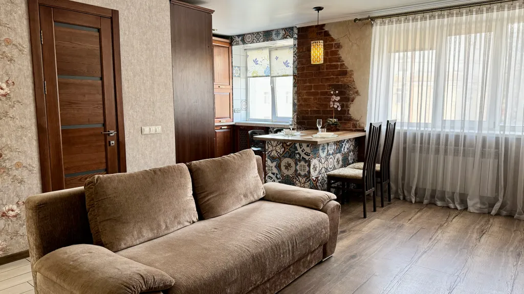 Двухкомнатная квартира в самом центре города с дизайнерским ремонтом