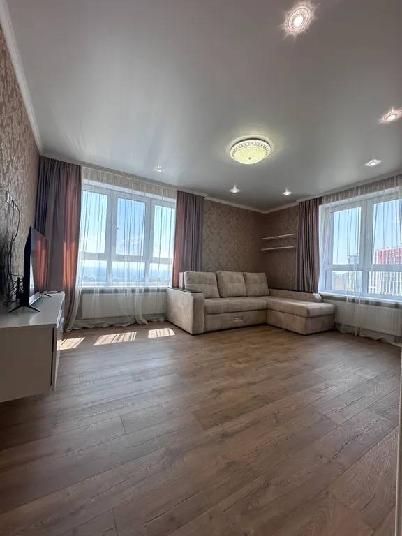 Уютная двухкомнатная квартира рядом с ТЦ Планета и Аквапарком