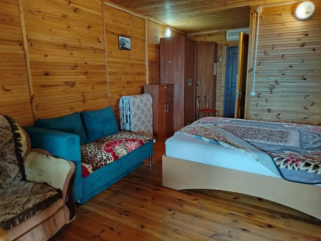 Экологичный деревянный коттедж в можжевеловой роще