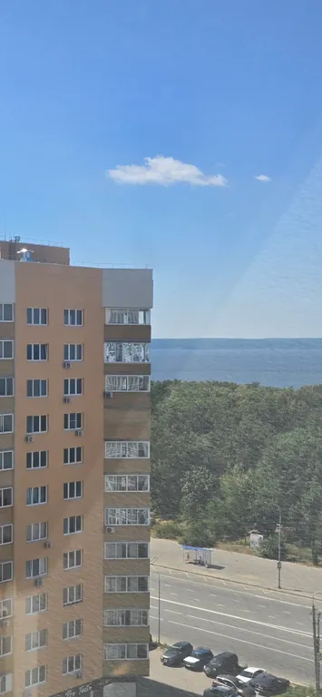 Новый дом, одна кухня изолированана от комнаты не студия всё отдельно,