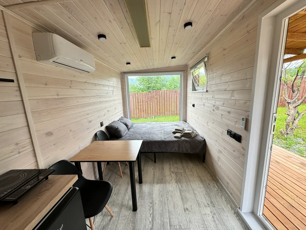 Домик с видом на горы