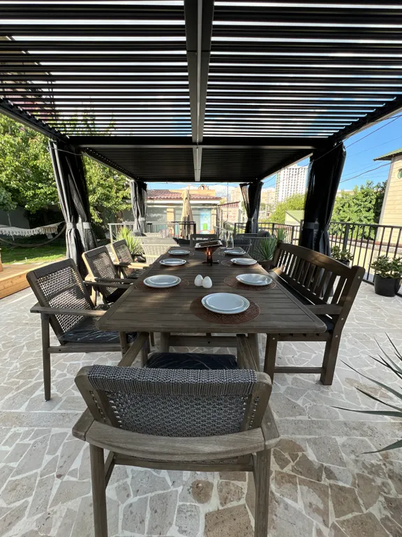 Современная вилла с приватным бассейном и панорамным видом на Арарат