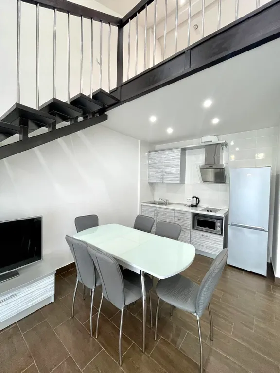 Эллинг на берегу моря