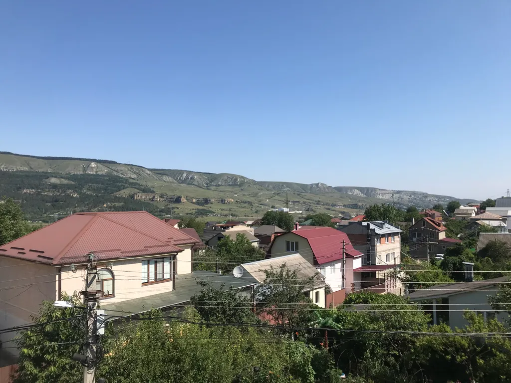 Коттедж Уютный дом по краю лесного массива с видом на горы — Кисловодск