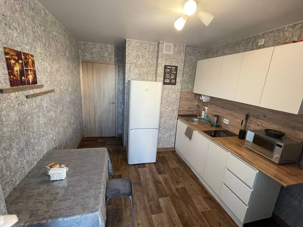 Квартира Уютнaя и нeдорогая квaртиpa в центpе — аренда посуточно в Верхняя Пышма