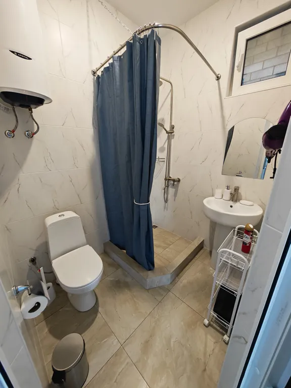 Уютный домик с бассейном среди гор недалеко от моря