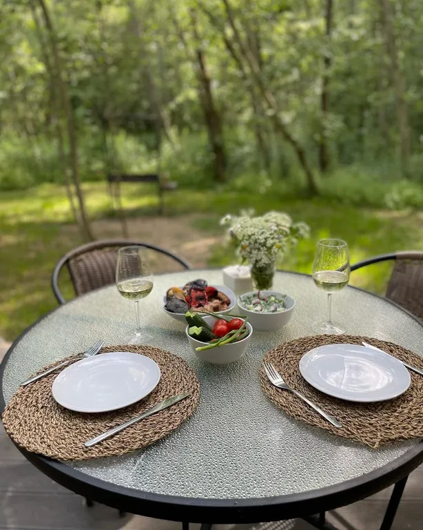 Уютный треугольный домик, качественный сервис и природа ждут вас