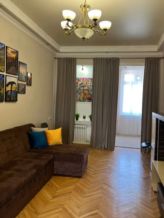 Атмосферная квартира в дореволюционном доме в центре