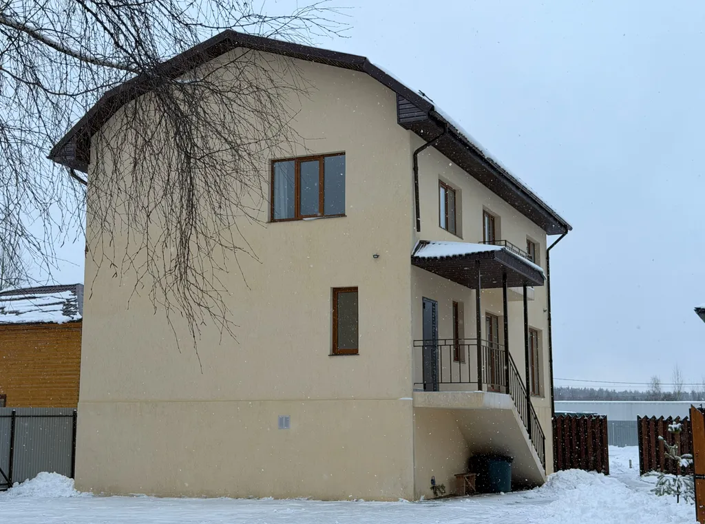 Дом с бассейном и 6 спальнями