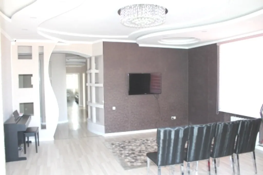 4-комнатная Квартира — аренда посуточно в Бишкек