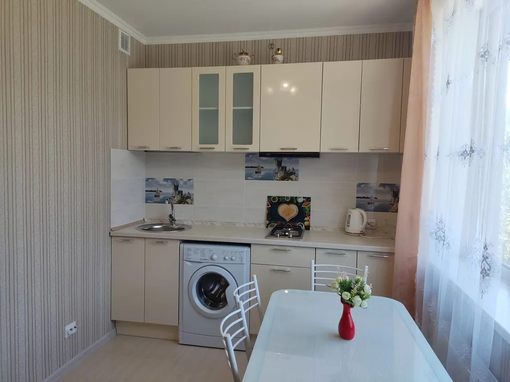 Дом со своим двором и парковкой