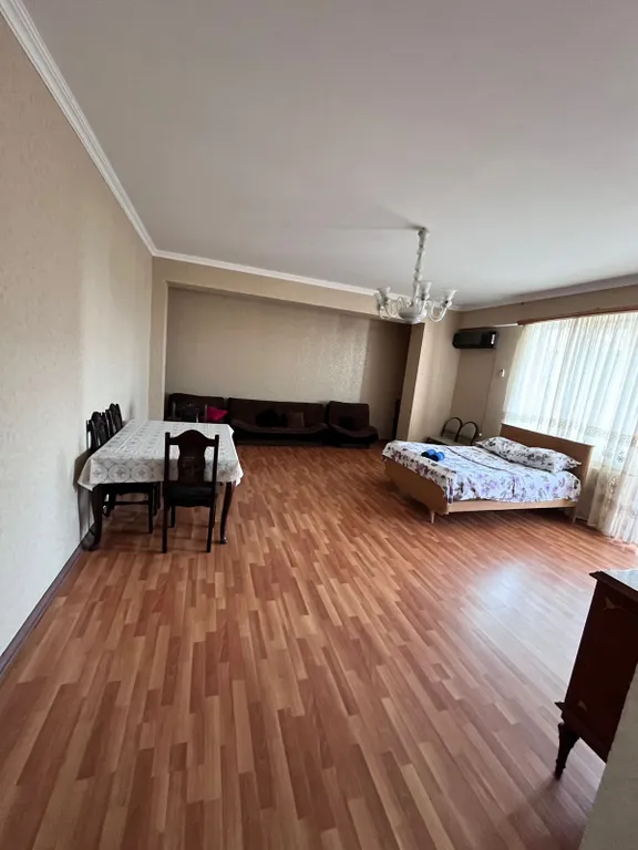 Большая и просторная квартира с двумя балконами в центре