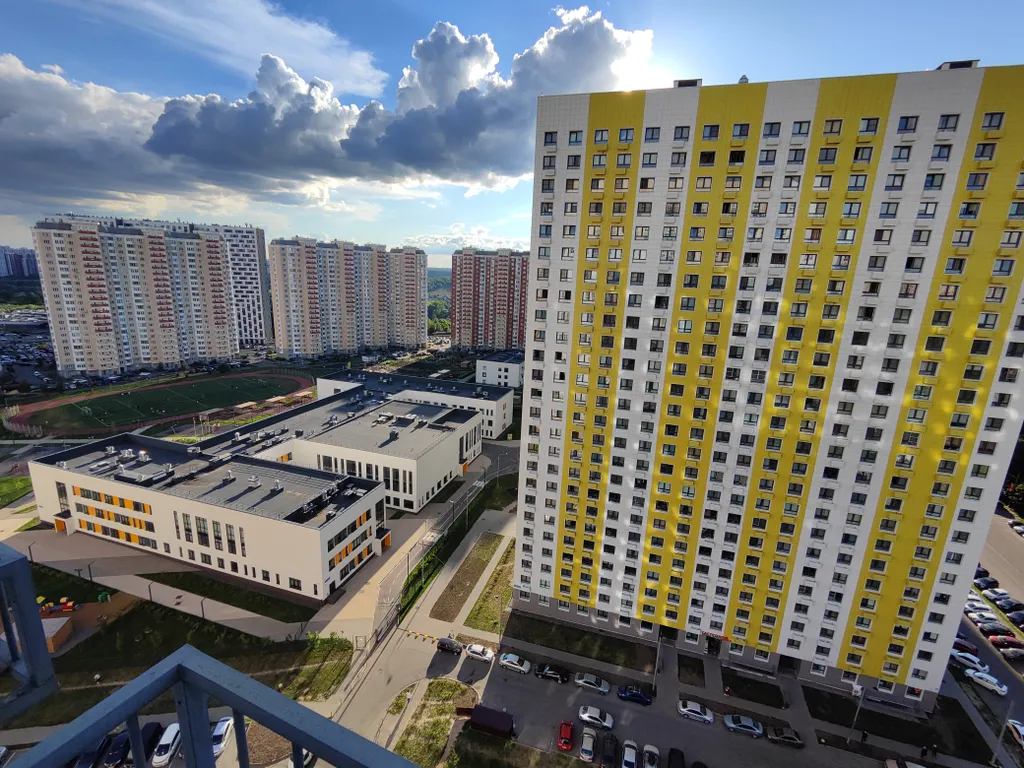 Симпатичная студия на высоком этаже