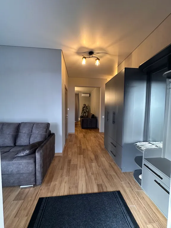 Уютный домик на территории гостевого двора с бассейном