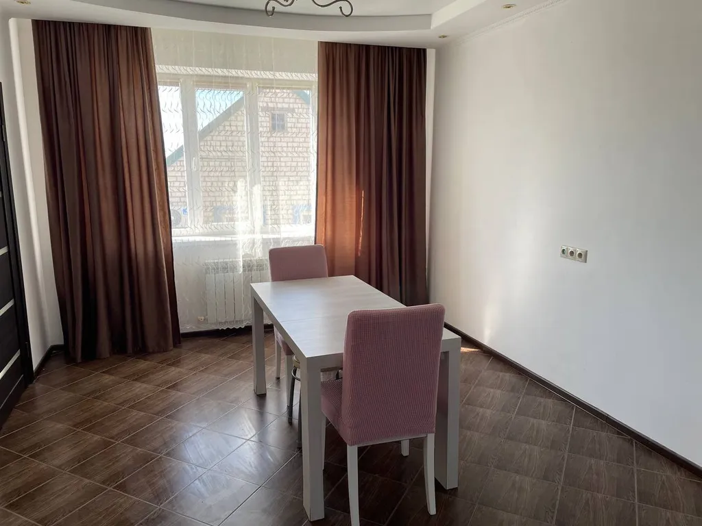 Коттедж Просторный трёхкомнатный дом — Элиста