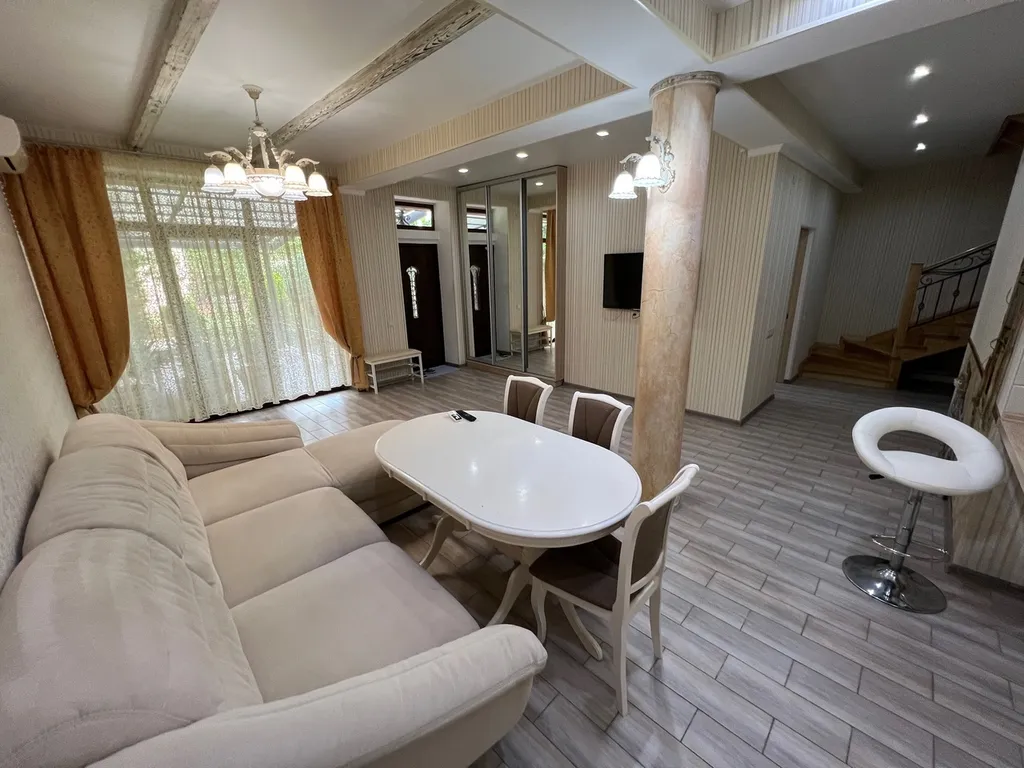 Четырёхкомнатный дом класса люкс в тихом центре