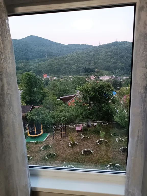 Новый уютный дом дупликс (левая половина) у берегу моря