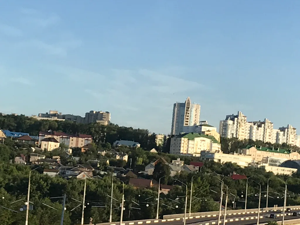 Апартаменты в ЖК Париж, центр. Парк Победы! Вода горячая есть.