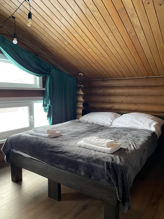 Комфортабельный дом из бревна с 2мя спальнями