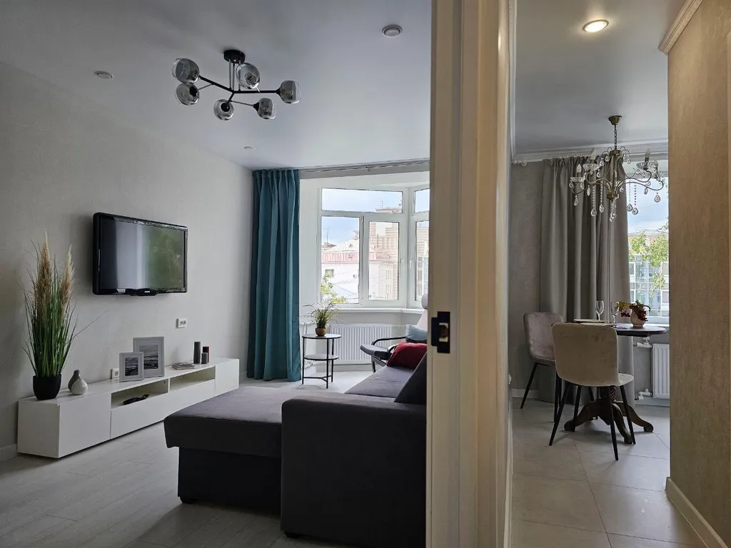 Апартамент-люкс с видом на Большую Покровскую