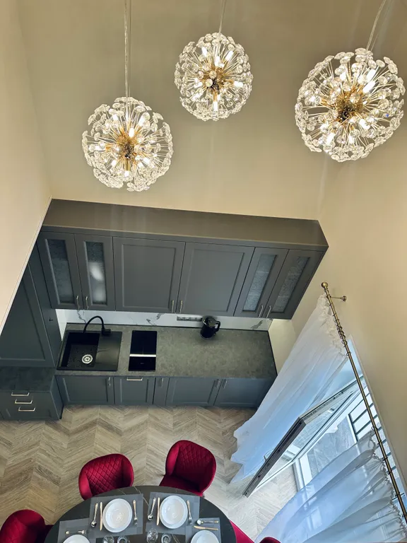 Дизайнерский апартамент в 2-уровнях в 5 минутах от моря