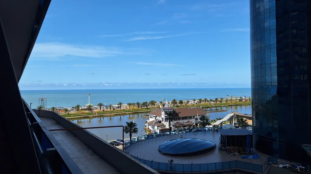 Orbi City - с видом на море