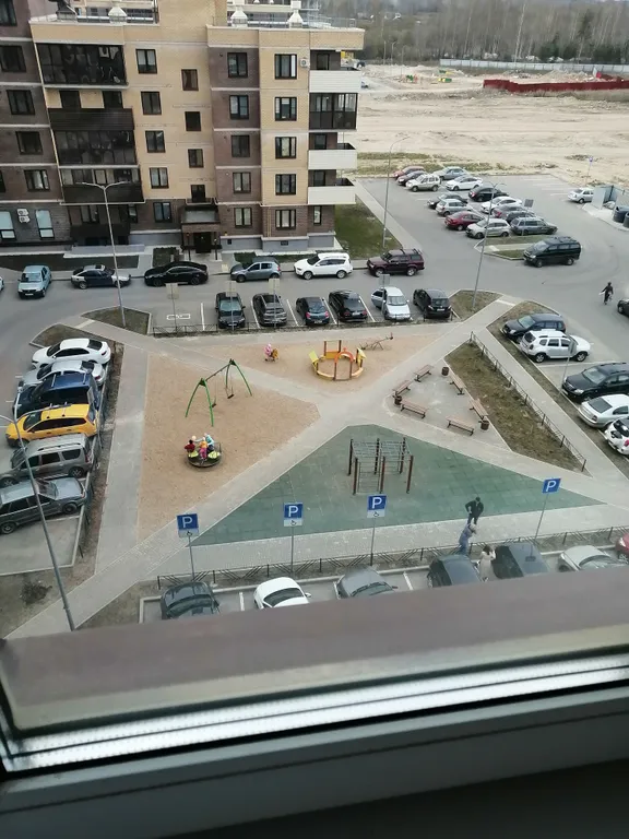 Студия с видом на город