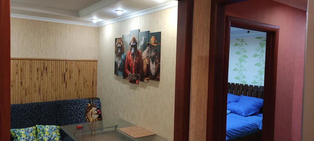 1-комнатная квартира в центре Макеевки с большой кроватью и водой