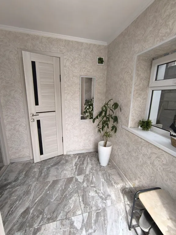 Уютный дом с садом рядом с центром города