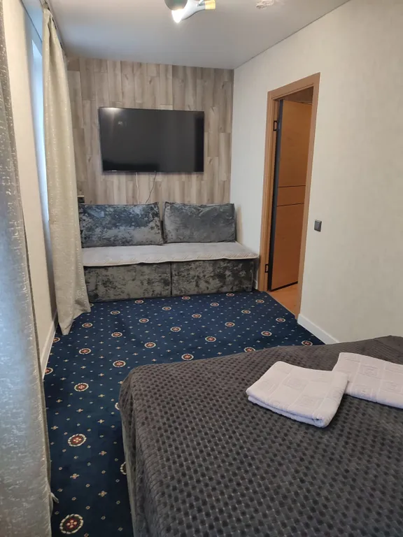 Коттедж на берегу в городе, сауна с бассейном