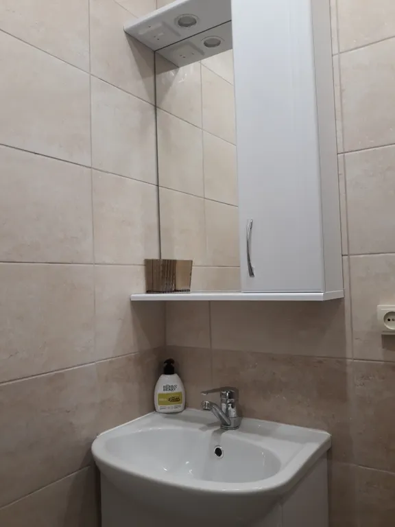 Небольшой 2-х местный номер с 1 двуспальной кроватью