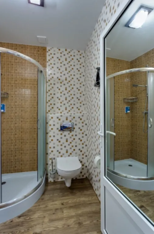 Отдельные комнаты, трёхразовое питание включено